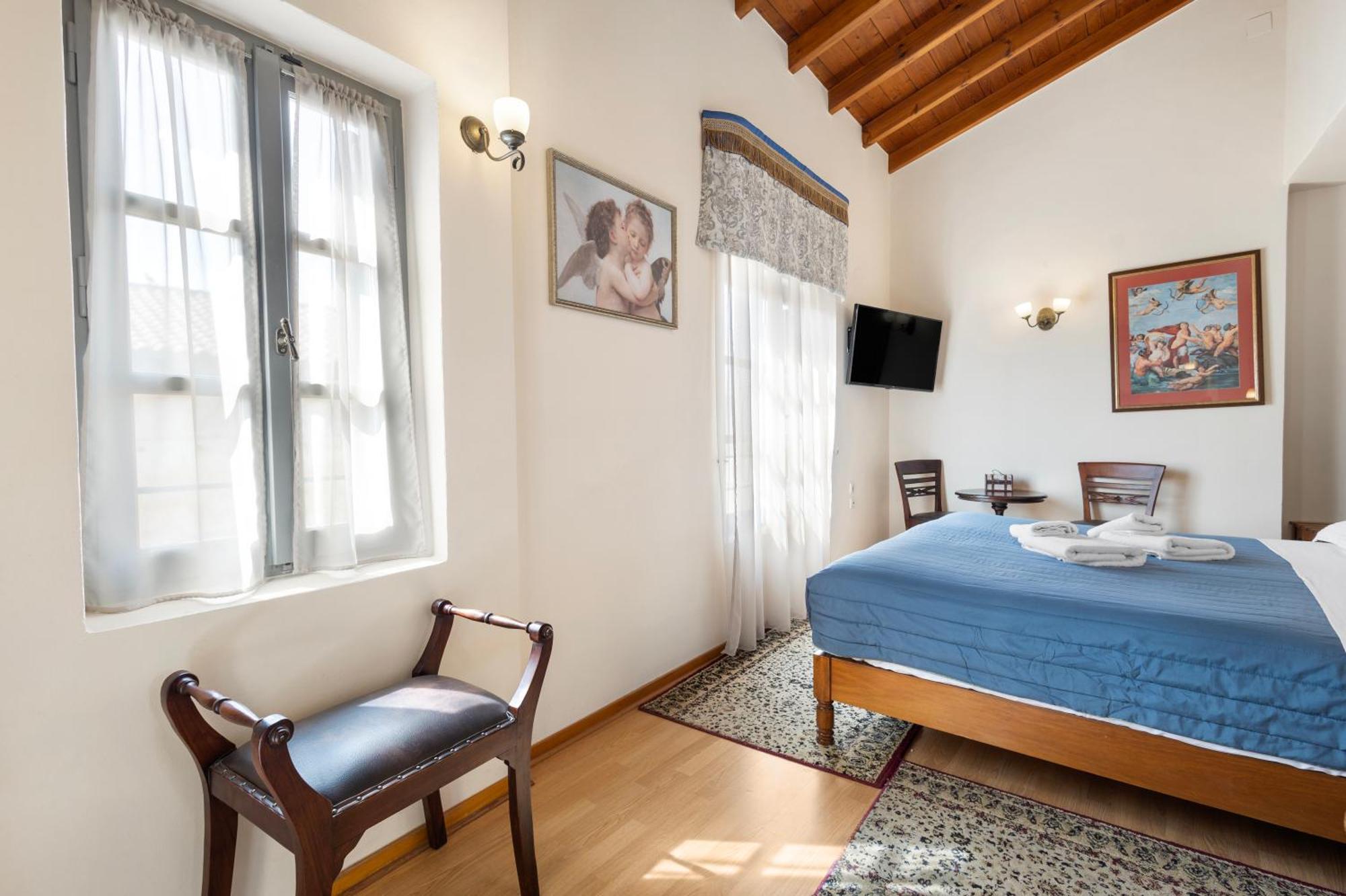 Belmondo Chrissi Akti Chania