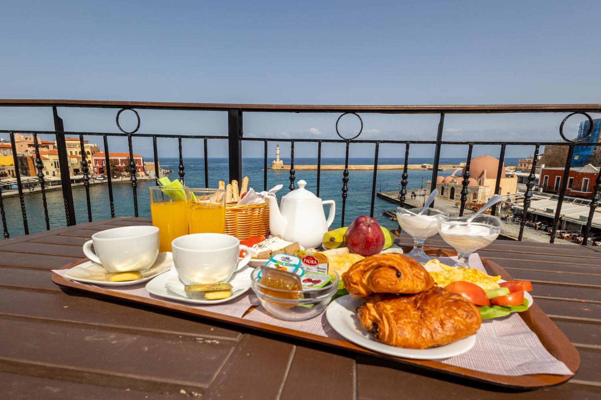 Belmondo Chrissi Akti Chania